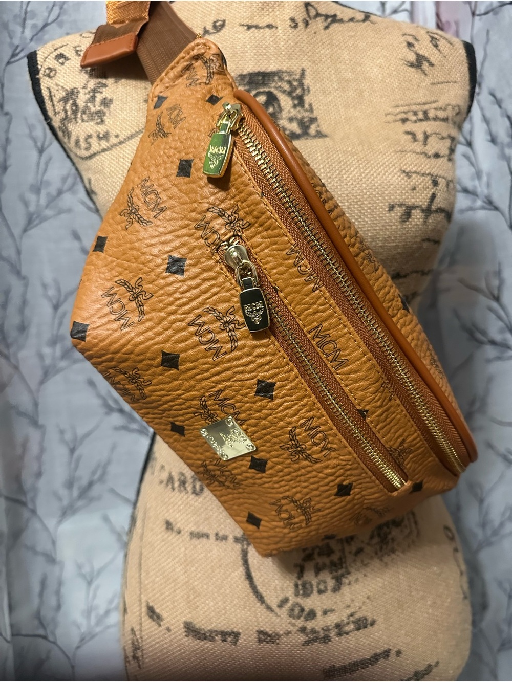 New Fashion Inspired Item (BUMBAG) - Picture 2 of 7